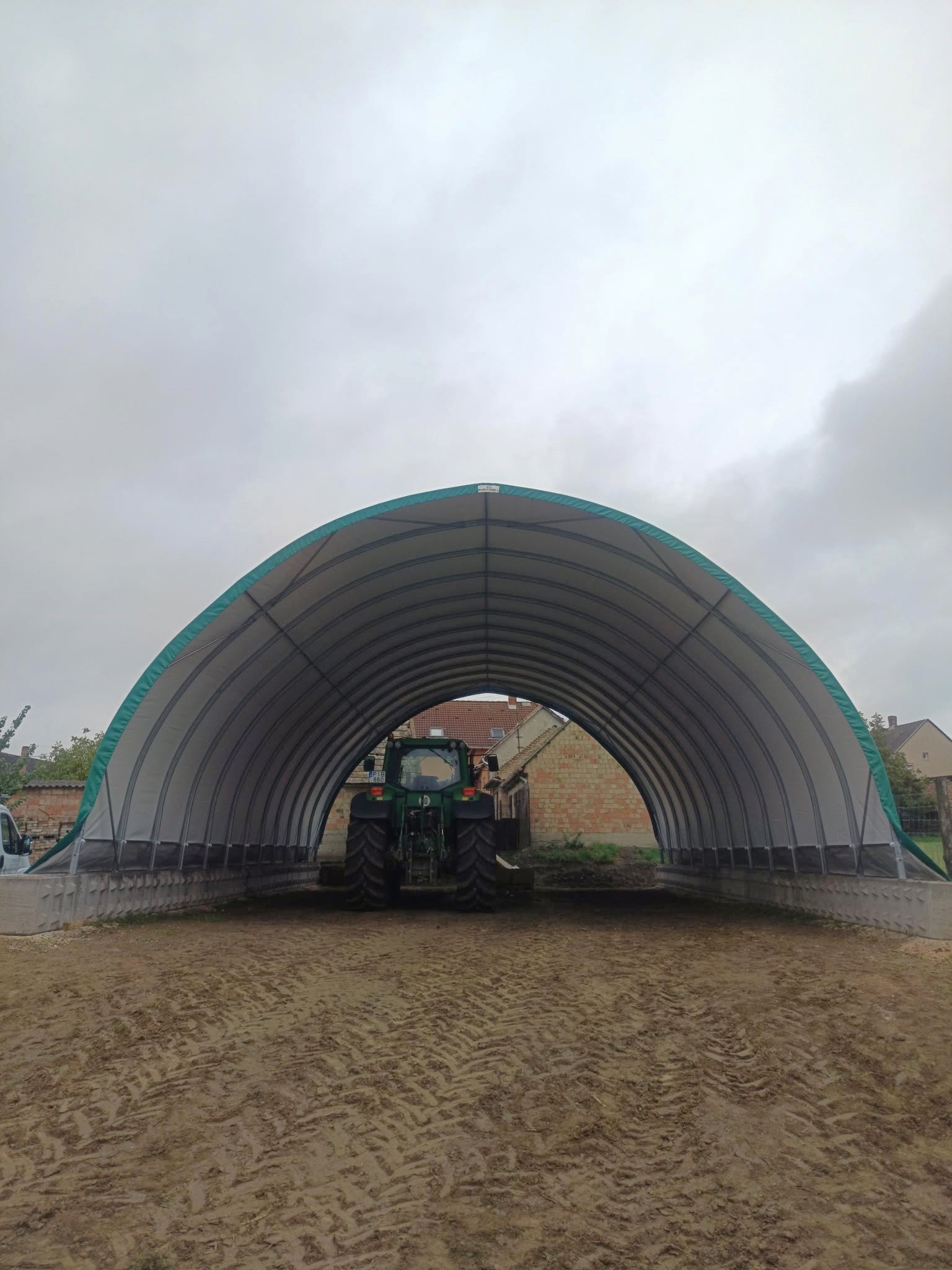 Gravetti géptároló sátor