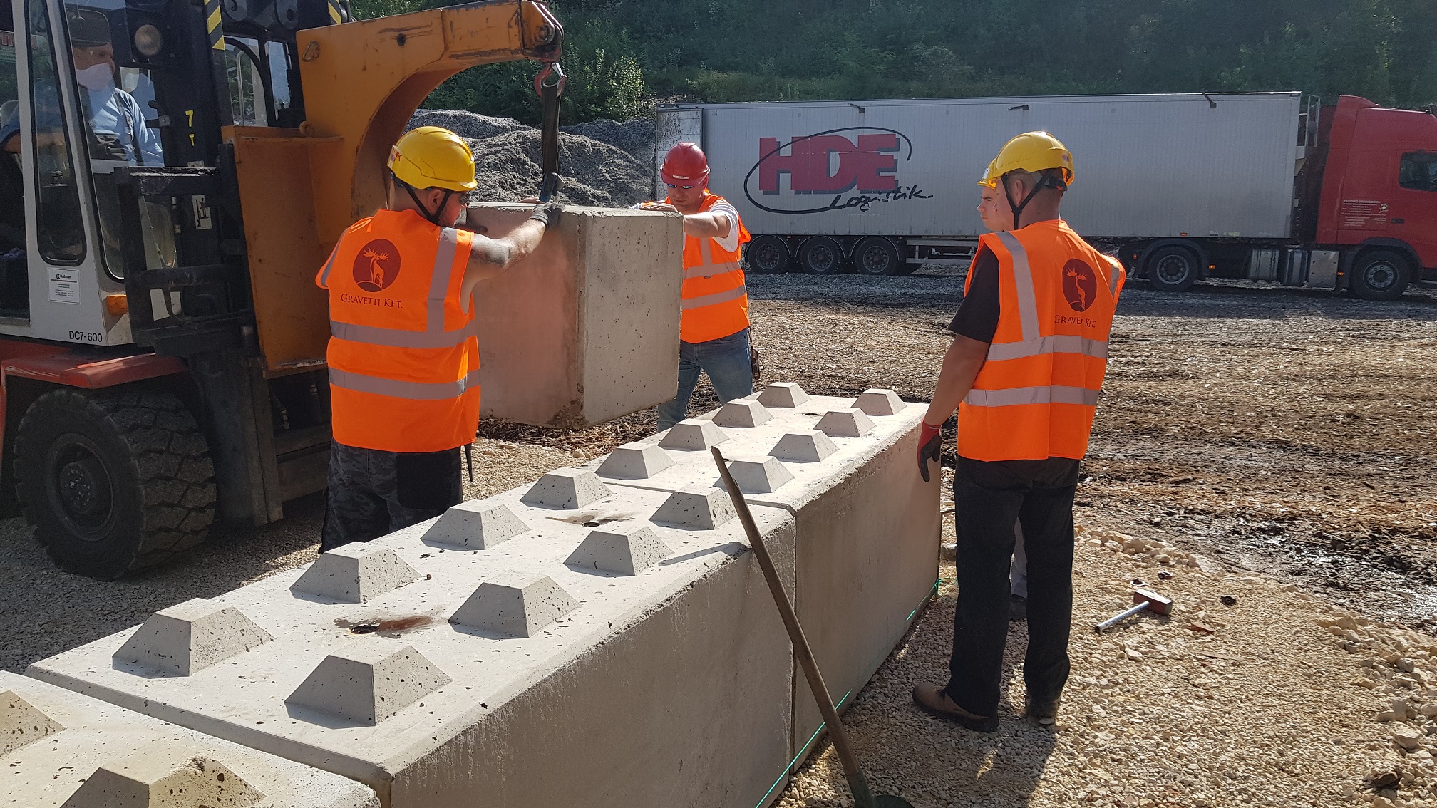 Gravetti-blokk - betonlegó súlytámfal