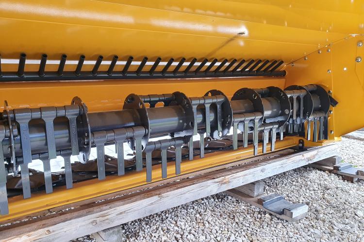 ELHO hátsó kasza ütőujjas szársértővel