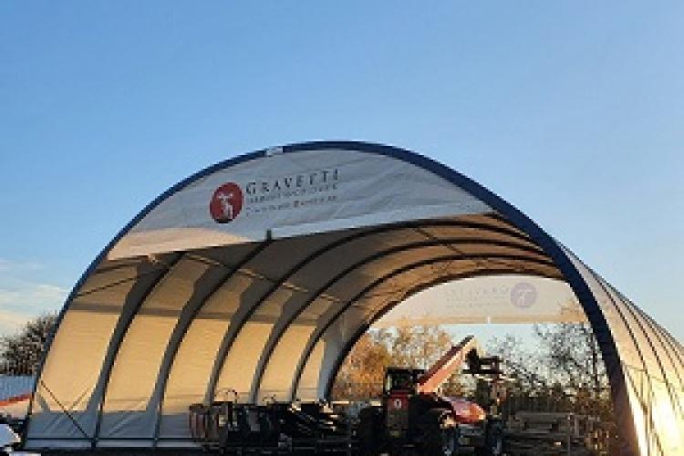 Gravetti - Tárolósátor a telephelyen