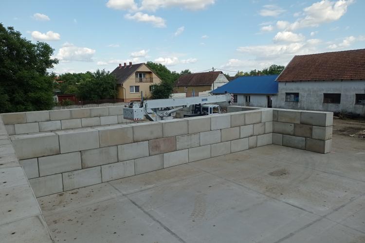 Gravetti-blokk, betonlegó