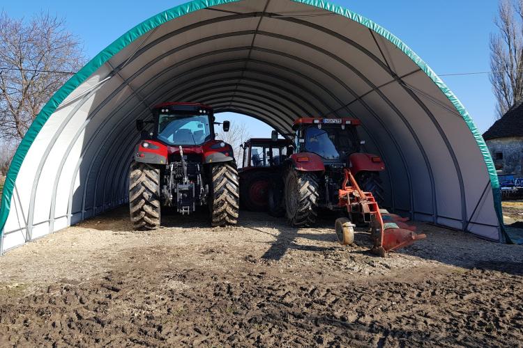 Traktorgarázs a Gravettitől