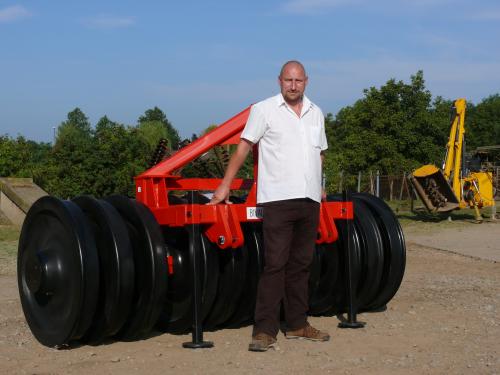 Bivaly TK300/11 szilázstömörítő