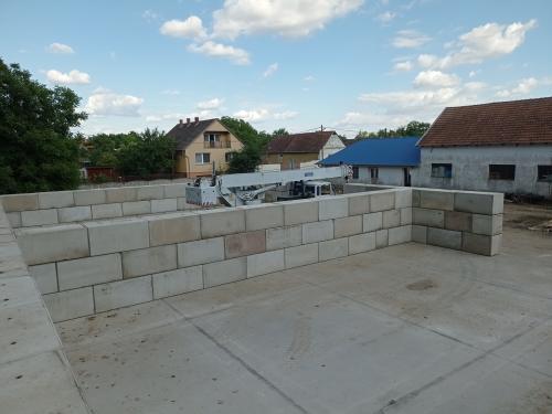 Gravetti-blokk, betonlegó