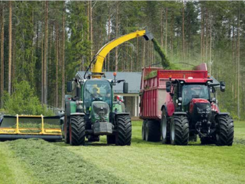 Vontatott rendfelszedő-szecskázó gépek az ELHO-tól COBRA 7710T/7710W
