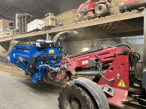 Atelier Robert Hydropail GT1 bálabontó, aprító, almozó Weidemann rakodógépen