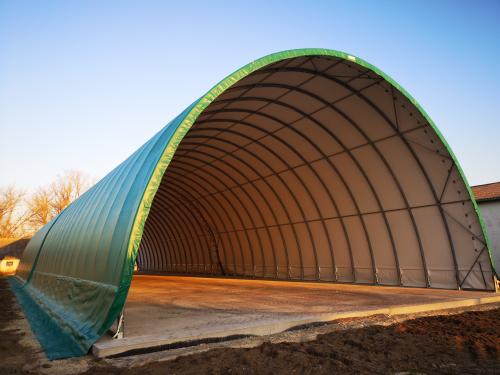 Inputanyag tároló sátor