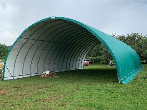 Shelterall szénatrároló sátor Debrődön