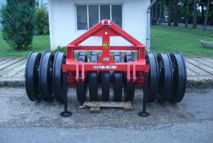 BIVALY TK300/11 szilázstömörítő henger